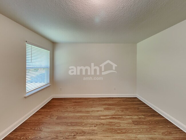 Building Photo - 3136 Creek Village Ln