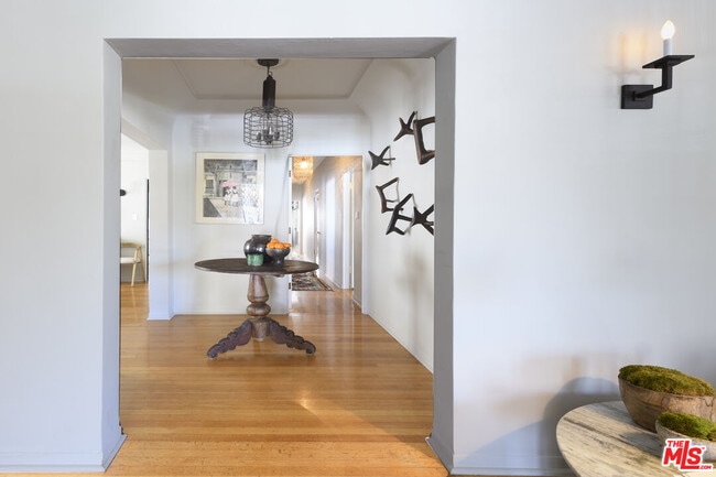 Building Photo - 148 S Orange Dr