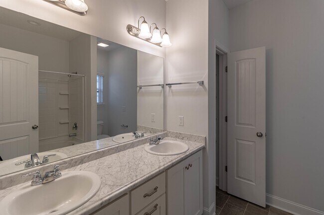 Building Photo - 260 Rutledge Dr