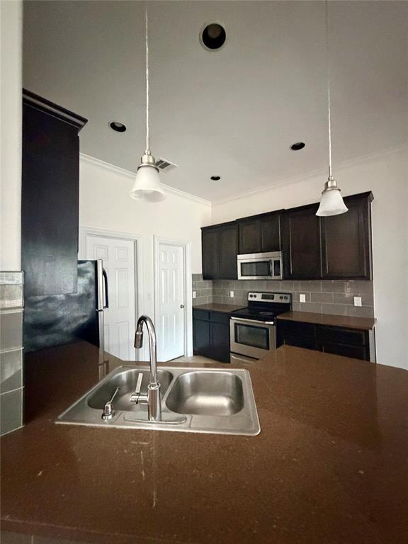 Building Photo - 398 Mesa Dr