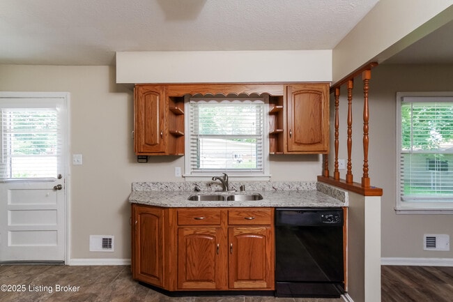 Building Photo - 8003 Canna Dr
