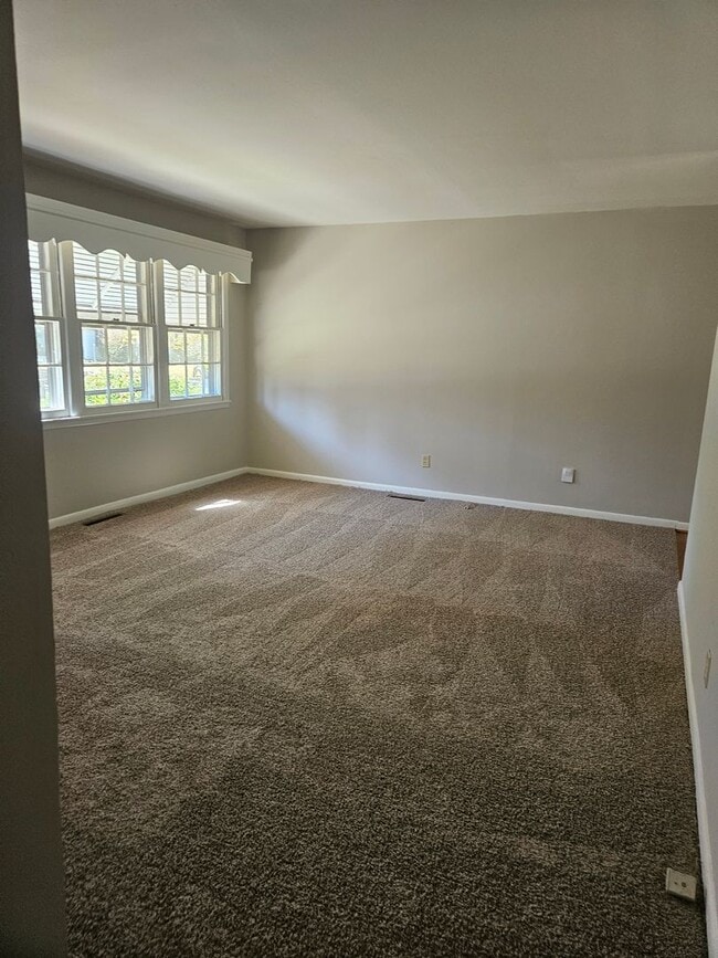 Building Photo - 307 Quail Dr