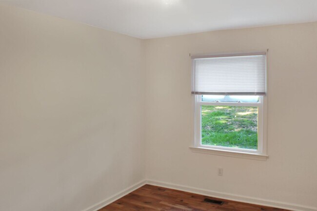 Building Photo - Single level living, backs to trees