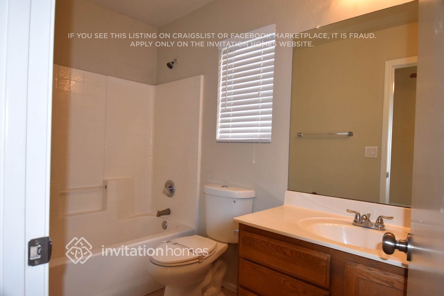 Building Photo - 907 E Morelos St