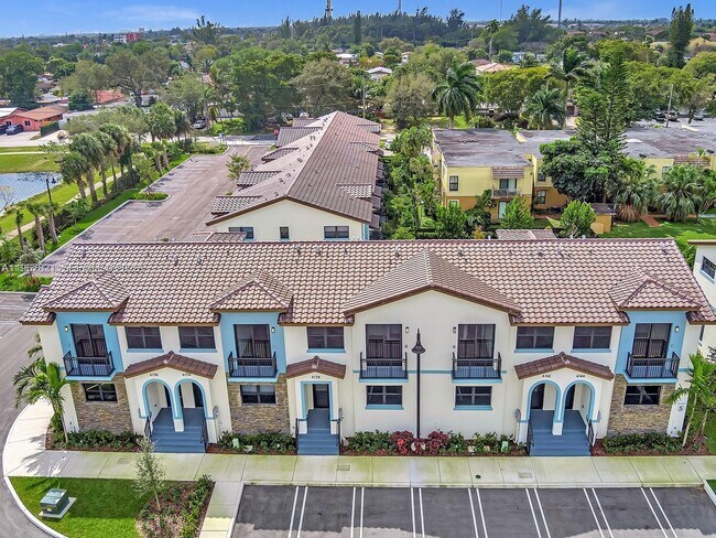 Building Photo - 6130 SW 36th Ct