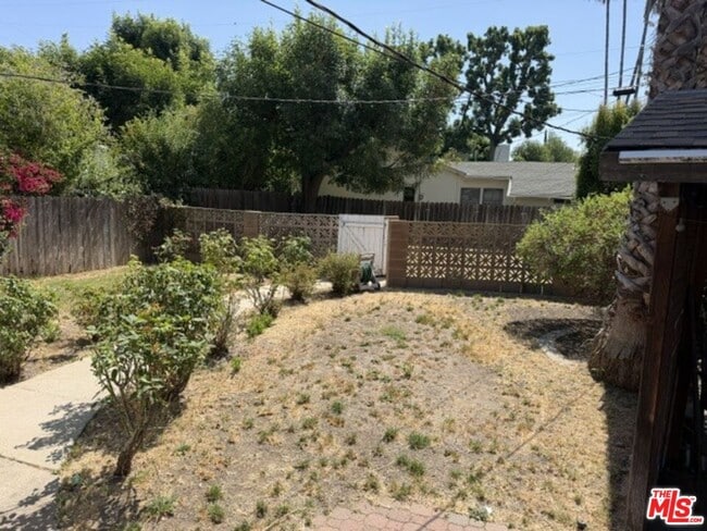 Building Photo - 5136 Noble Ave