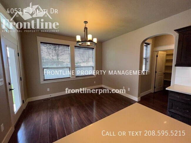 Building Photo - 4053 E Tahiti Dr