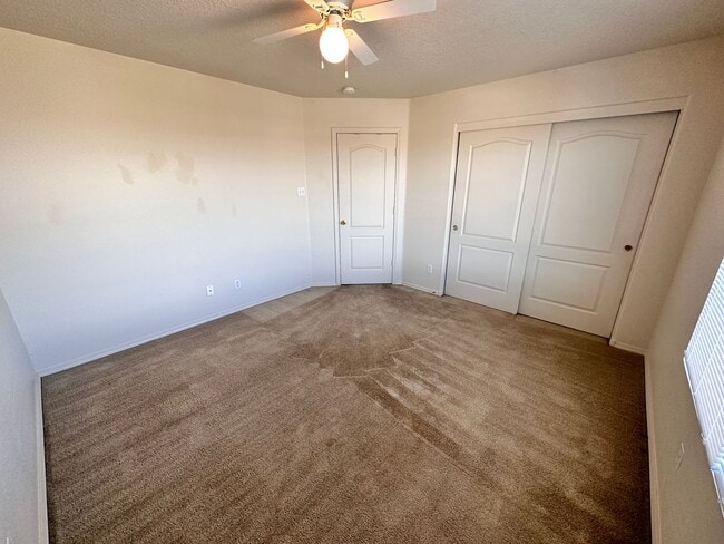 Building Photo - Stunning 3 bed, 2.5 bath, 2575 sq ft home ...