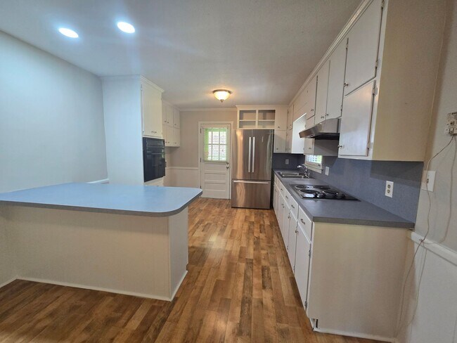 Building Photo - 3 Bd/2 Bath Ranch Home - Newly Renovated in the Heart of Broadway- Minutes from Downtown Sanford