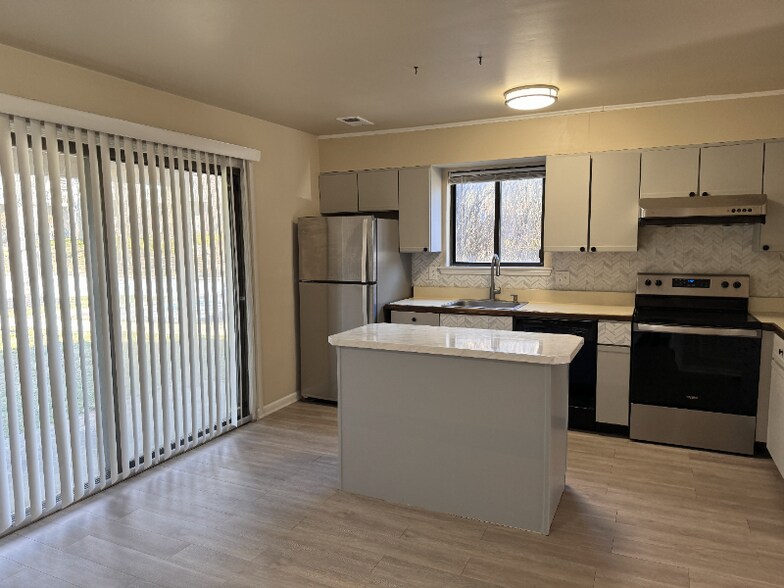 Building Photo - 53 Flintlock Ln