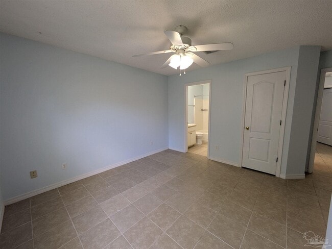 Building Photo - 3359 Green Briar Cir