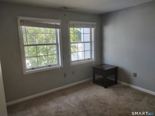 Building Photo - 607 Spring Meadow Rd
