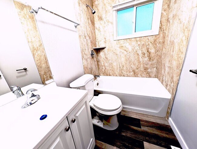 Building Photo - 1216 Hackley Ave