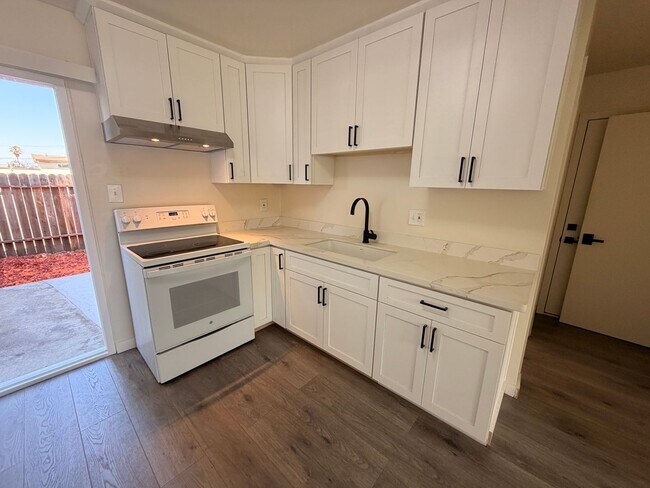 Building Photo - South Garden Apartments