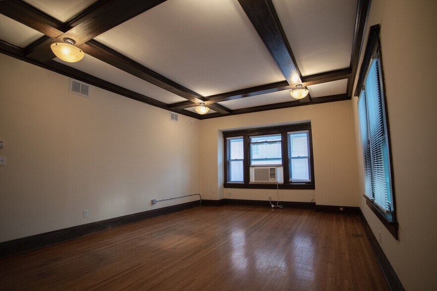Building Photo - 121 N 38th Ave