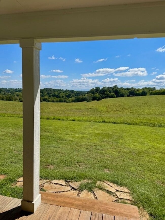 Building Photo - Charming 3BR House in Madisonville