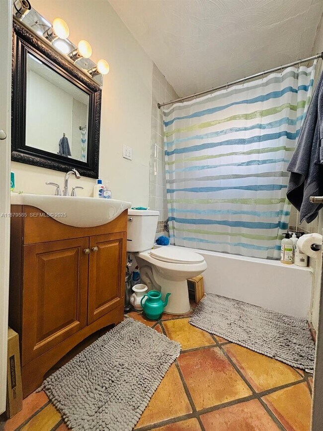 Building Photo - 1913 Riverside Dr