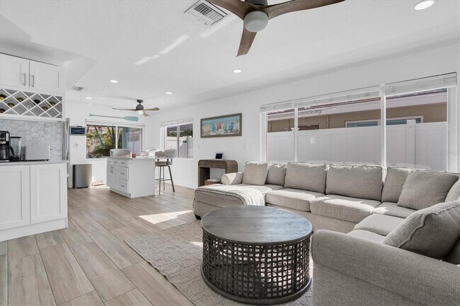 Building Photo - 341 Boca Ciega Dr