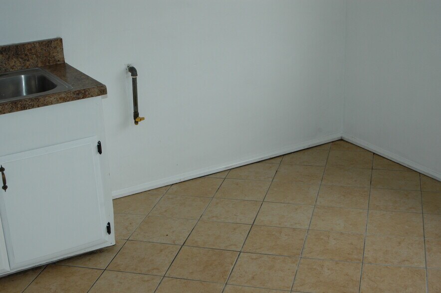 Kitchen - 7123 Lime Ave
