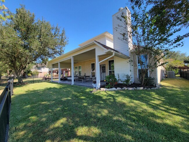 Building Photo - Welcome home to this charming 4-bedroom, 3-bathroom brick house in the desirable Stone Gate commu...