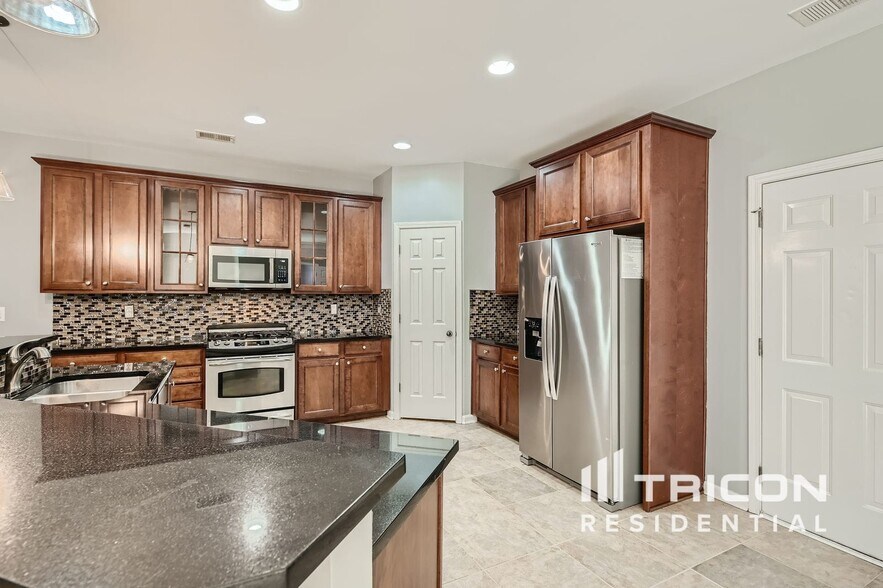 Building Photo - 9124 Loxford St
