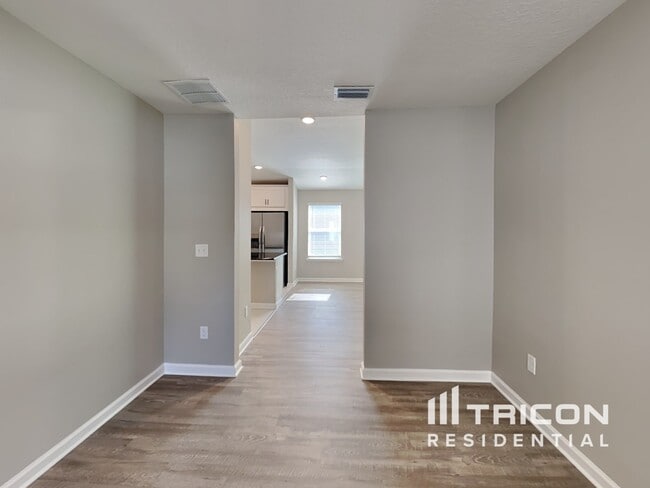 Building Photo - 470 Chandler Dr