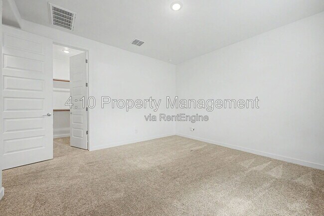 Building Photo - 3241 E Malibu Dr