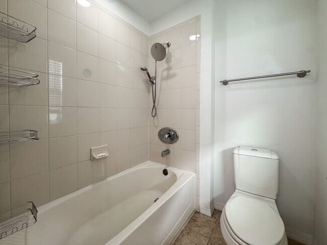 Building Photo - Windermere Landings Highly Desirable 3/2.5 Home...Beautifully Upgraded (2139 sq ft)! MUST SEE!