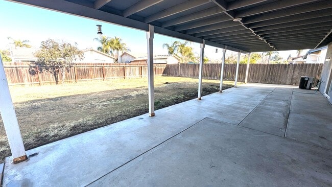 Building Photo - Immaculate 3 bedroom 2 bath home