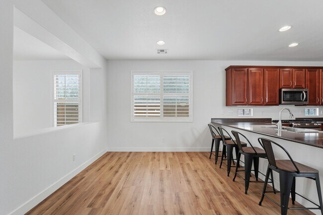 Building Photo - 16054 W Shangri La Rd