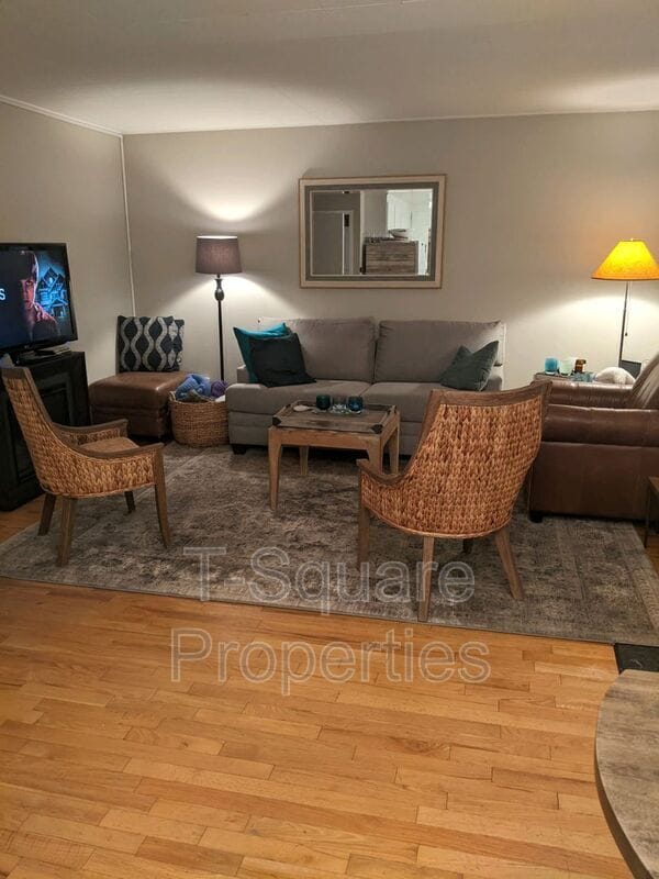 Building Photo - 223 Dayton St