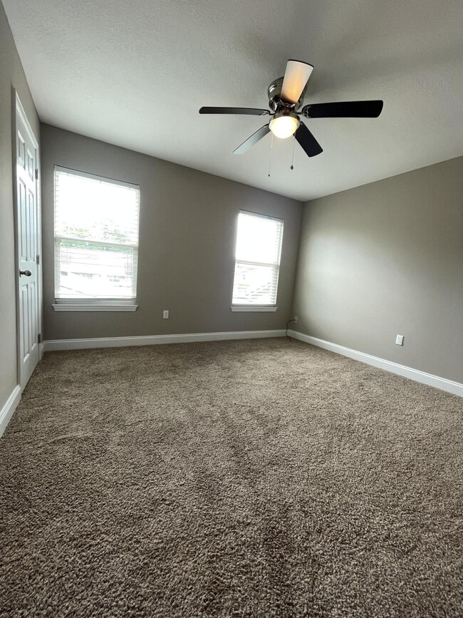 Building Photo - 702 Terrance Ct