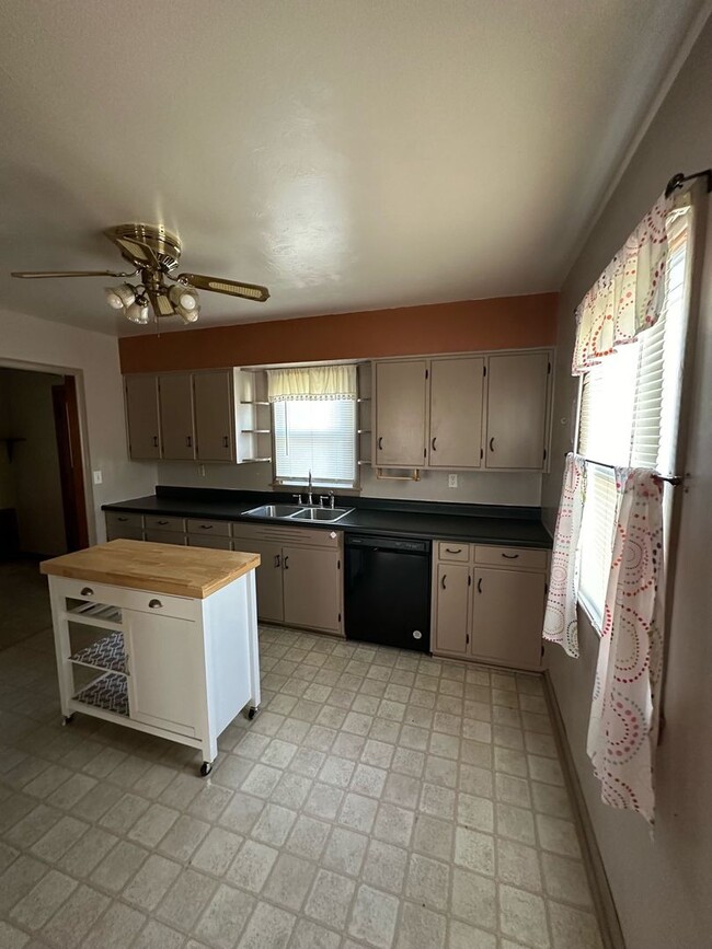 Building Photo - Charming 2 Bed 1 Bath House For Rent in Bo...