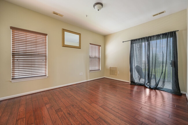 Building Photo - 3902 N Sagamore Dr
