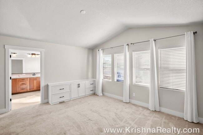 Building Photo - Gorgeous 4 BD* 2.5 BA* Single Family Home ...