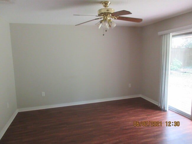 Building Photo - 107 Dewitt Cir