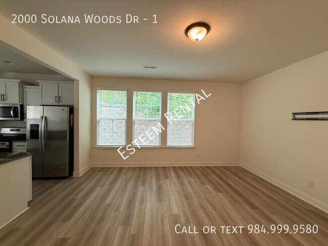 Building Photo - 2000 Solana Wds Dr