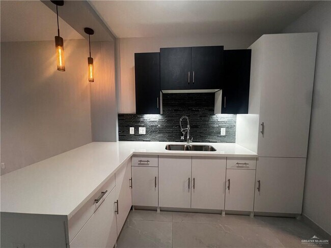 Building Photo - 18 Jackson N Rd