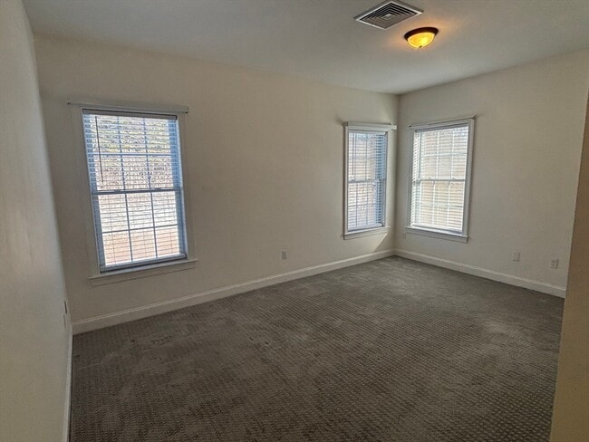 Building Photo - 501 Autumn Ridge Dr