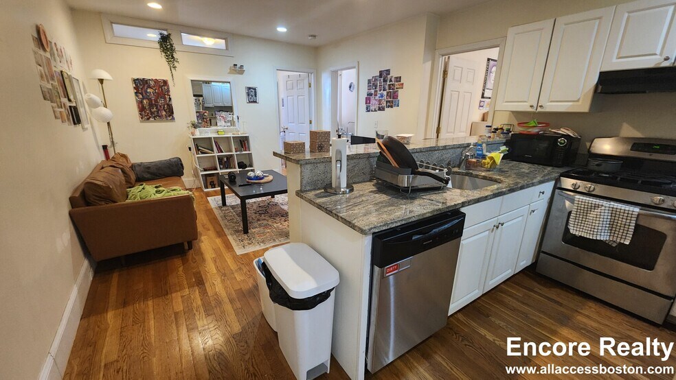 Building Photo - 66 Egmont St