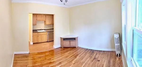 Building Photo - Spacious 2 BED 1 BATH close to Forest Hills Train Station