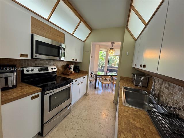 Building Photo - 161 Crandon Blvd