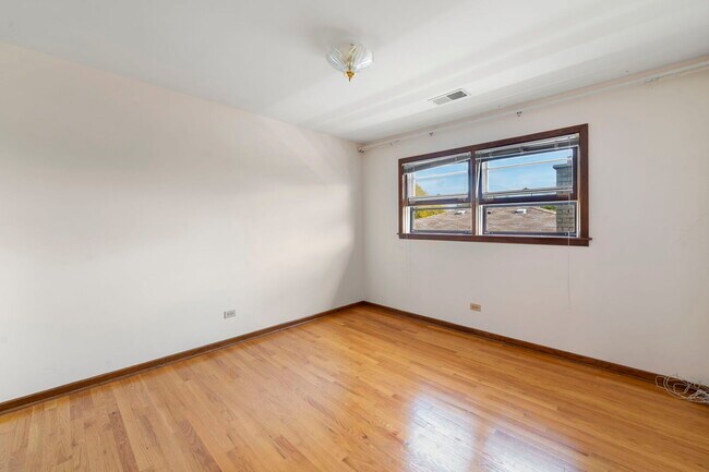 Building Photo - 8427 W Windsor Ave