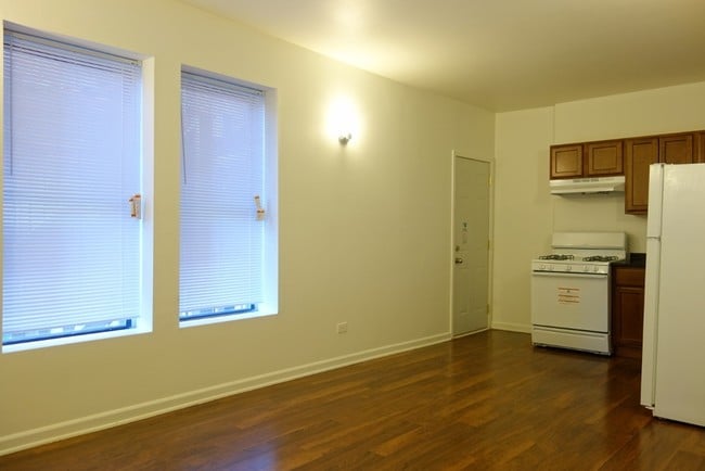 Kitchen - 801 E Drexel Square