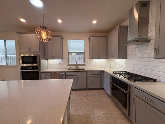 Building Photo - 55+ Rental Home in Heritage