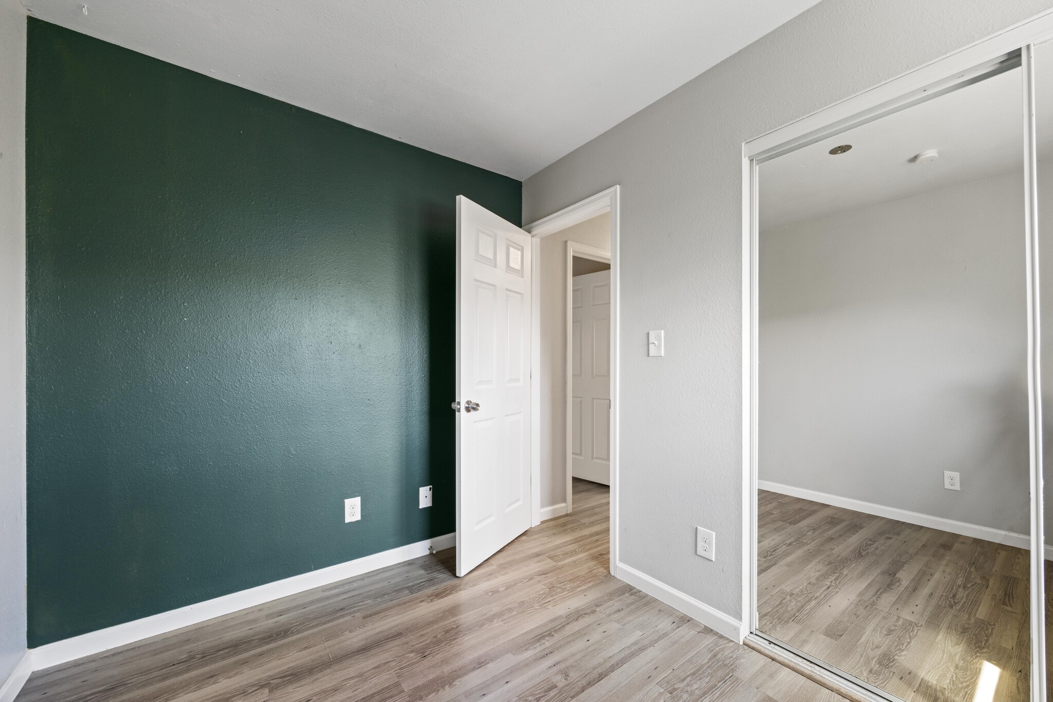 Building Photo - 1615 Cottonwood Dr