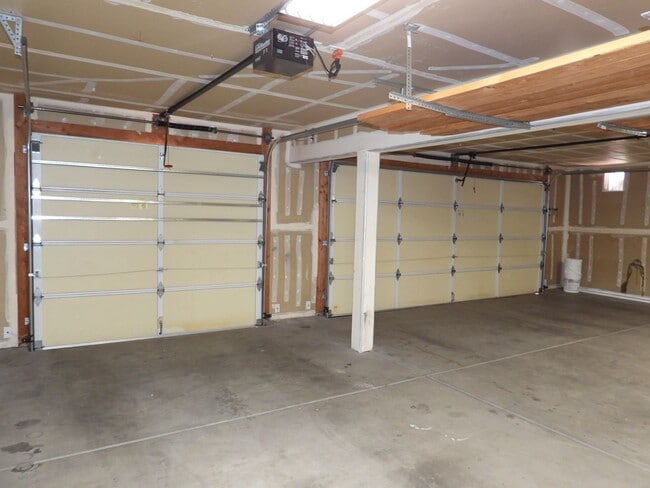 Building Photo - THIS HOME IS FOR LEASE UNTIL 8/31/2026 SHORT TERM.