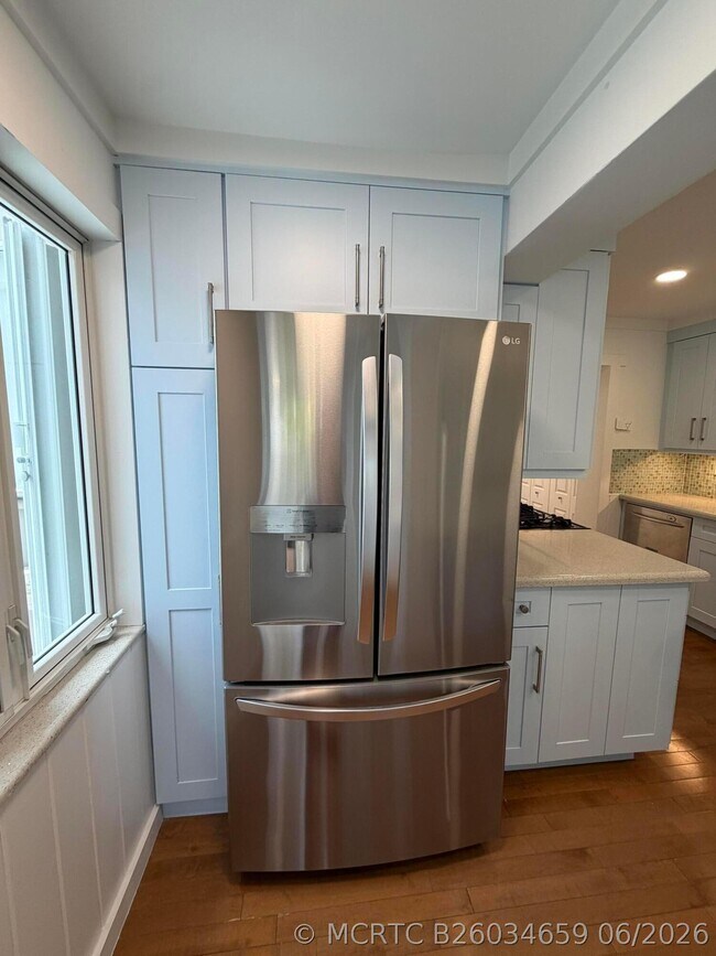 Building Photo - 204 S Seacrest Cir