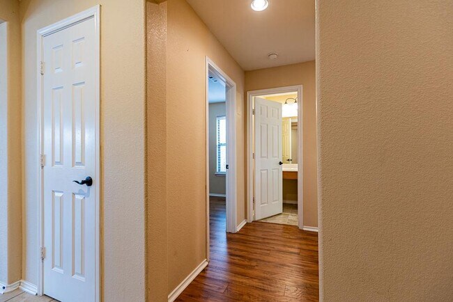 Building Photo - 2019 Woodway Dr