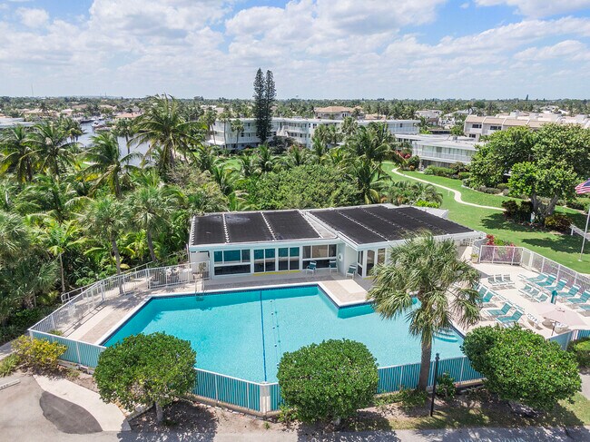 Building Photo - 1221 Hillsboro Mile